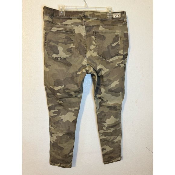 Seven7 Camouflage Ankle Pants - Picture 2 of 8